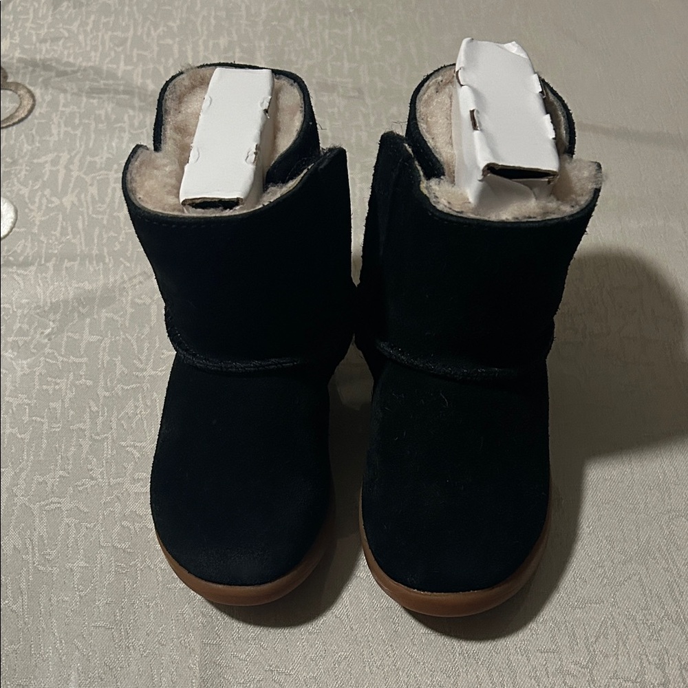 EUC Keelan ll UGG Toddler Black Suede Fur-Lined Boots - Size 7C